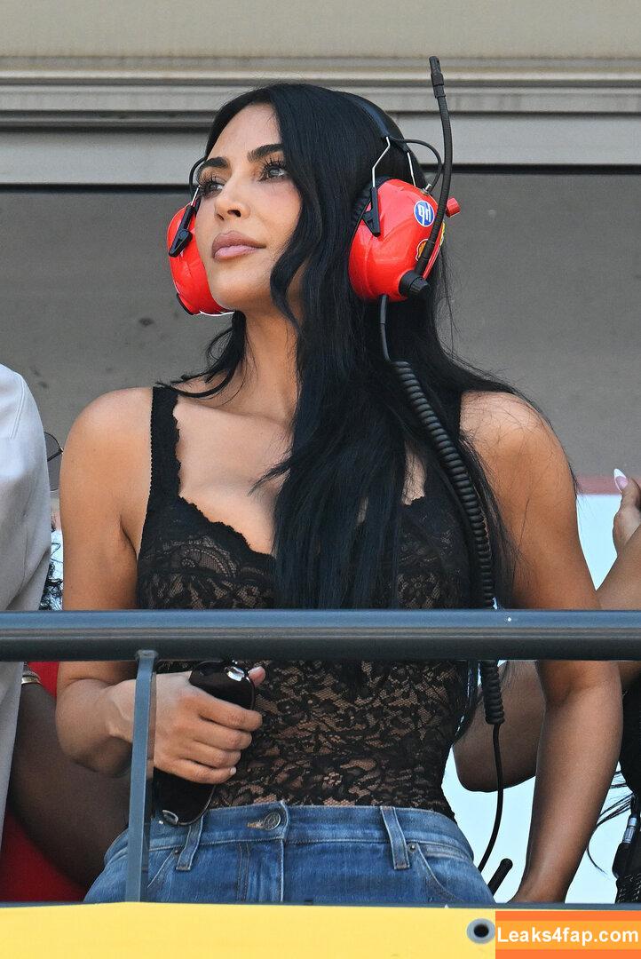 Kim Kardashian / https: / kimkadarshian / kimkardashian leaked photo photo #5608