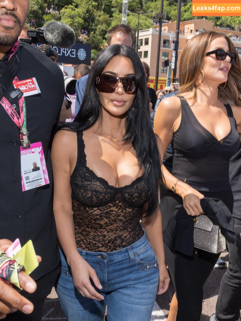 Kim Kardashian / https: / kimkadarshian / kimkardashian leaked photo photo #5617