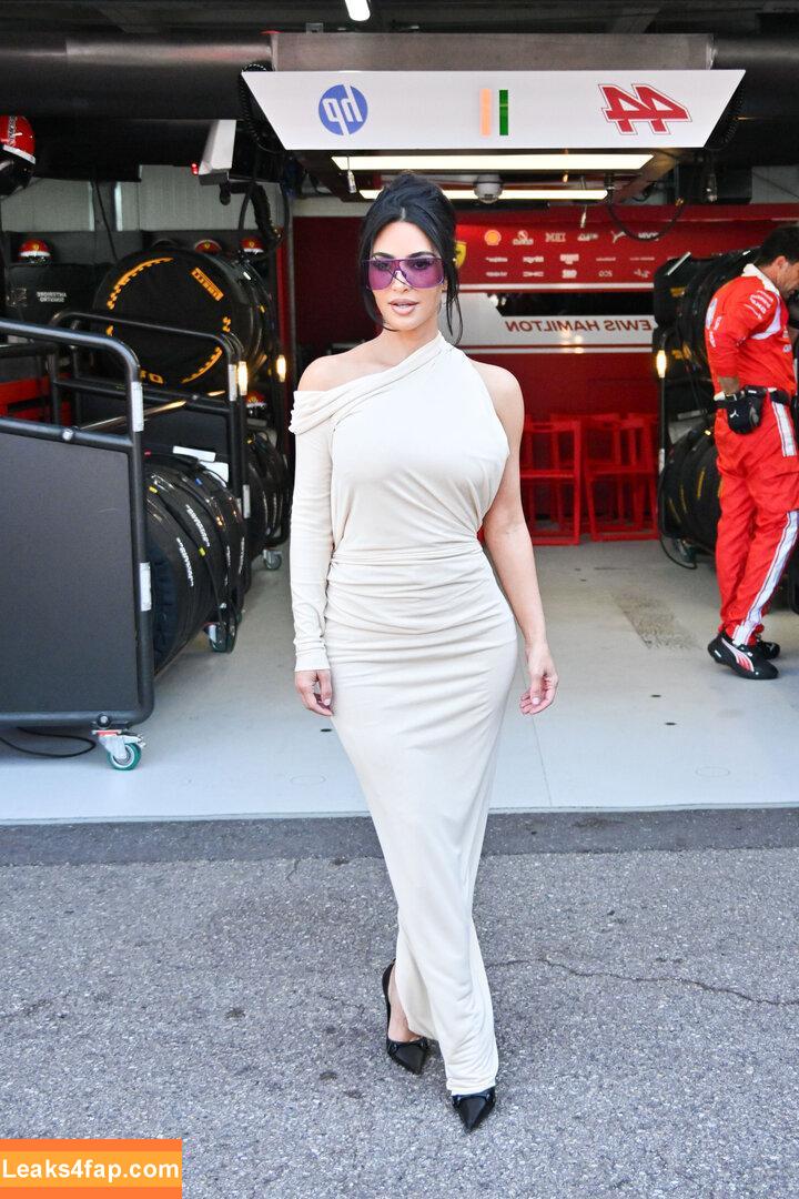 Kim Kardashian / https: / kimkadarshian / kimkardashian leaked photo photo #5629