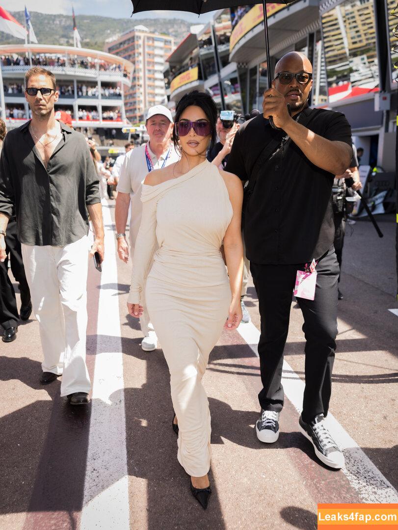 Kim Kardashian / https: / kimkadarshian / kimkardashian leaked photo photo #5642