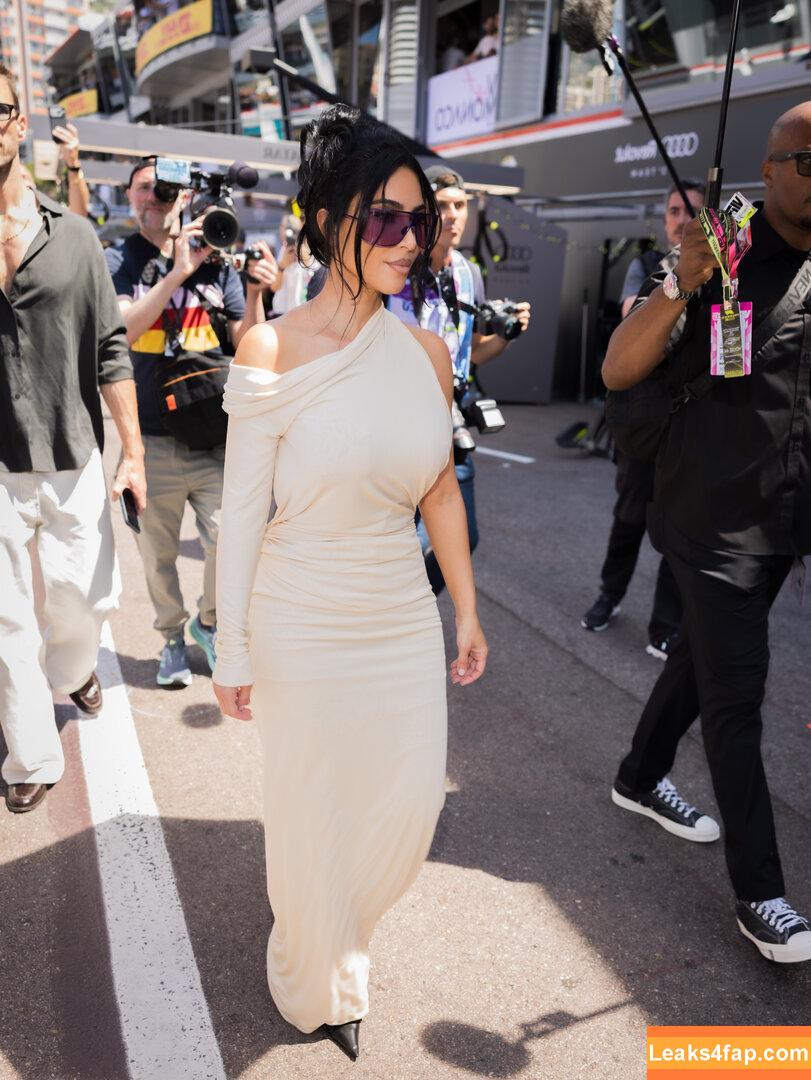 Kim Kardashian / https: / kimkadarshian / kimkardashian leaked photo photo #5646