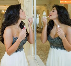 Kim Kardashian photo #5019