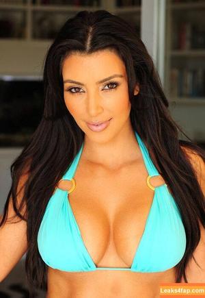 Kim Kardashian photo #5059