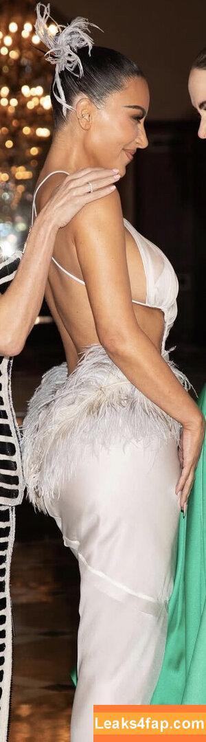 Kim Kardashian photo #5063