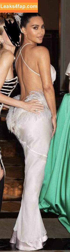 Kim Kardashian photo #5067