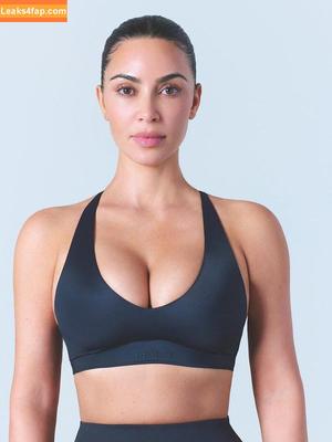 Kim Kardashian photo #5074