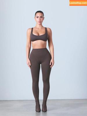 Kim Kardashian фото #5079