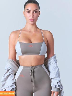 Kim Kardashian фото #5083