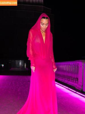 Kim Kardashian фото #5085