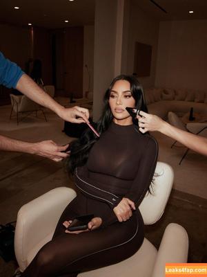 Kim Kardashian photo #5149