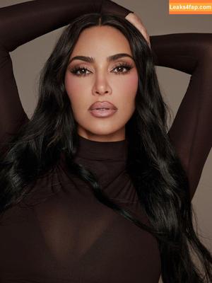 Kim Kardashian photo #5152
