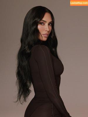 Kim Kardashian photo #5153