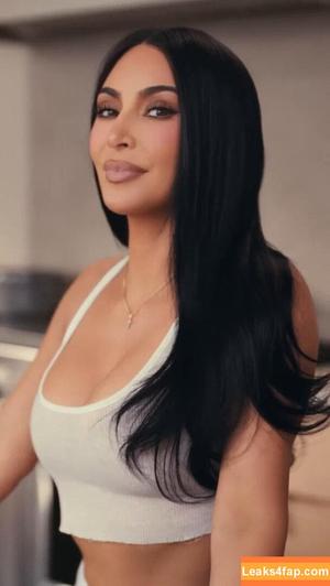Kim Kardashian photo #5209