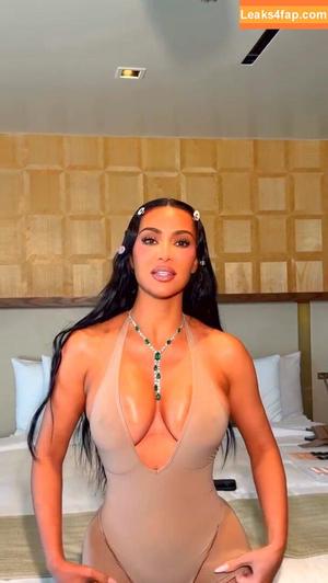 Kim Kardashian photo #5226