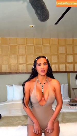Kim Kardashian photo #5230