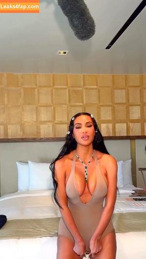 Kim Kardashian photo #5232