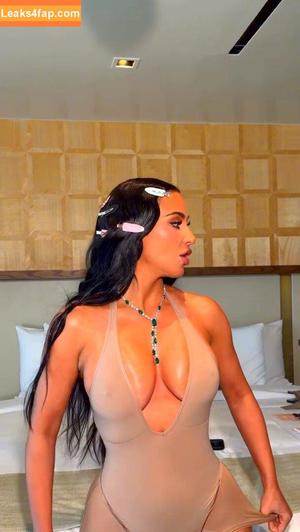 Kim Kardashian photo #5264