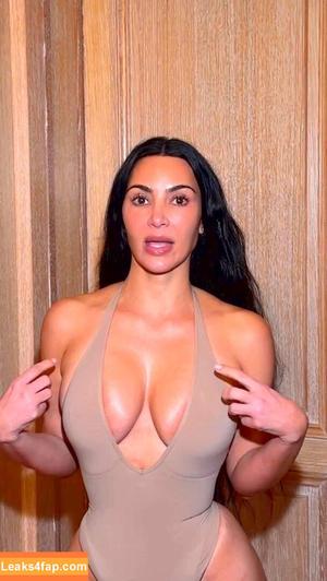 Kim Kardashian photo #5268