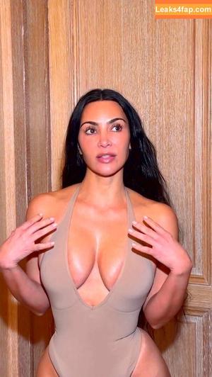 Kim Kardashian photo #5270