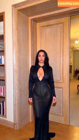 Kim Kardashian photo #5277