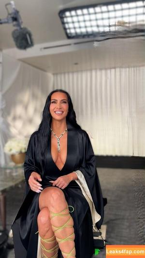 Kim Kardashian photo #5295