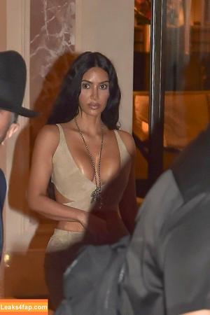 Kim Kardashian photo #5335