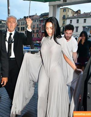 Kim Kardashian photo #5371