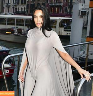 Kim Kardashian photo #5379