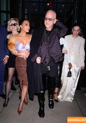 Kim Kardashian photo #5426