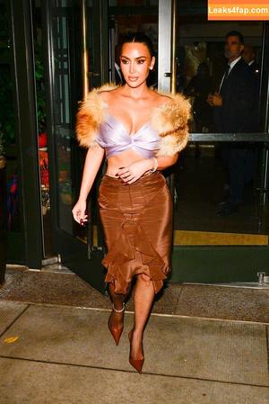 Kim Kardashian photo #5427