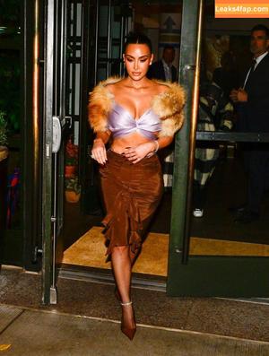 Kim Kardashian photo #5429