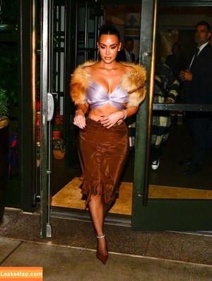 Kim Kardashian photo #5431