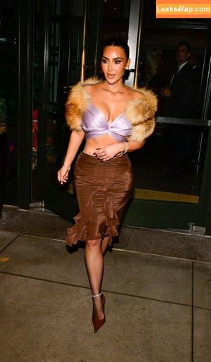 Kim Kardashian photo #5434