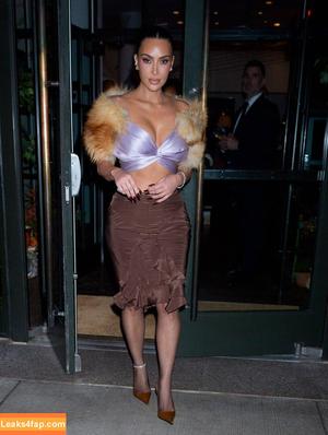 Kim Kardashian photo #5442