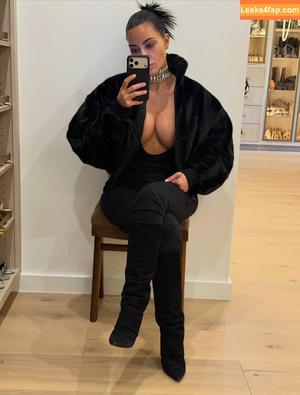 Kim Kardashian фото #5450