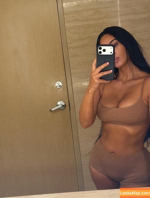 Kim Kardashian фото #5453
