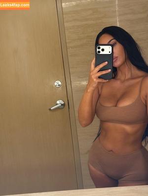 Kim Kardashian фото #5456