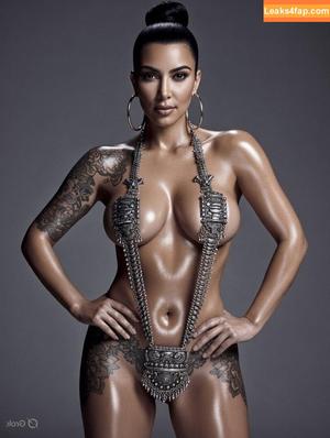 Kim Kardashian photo #5483