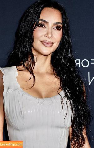 Kim Kardashian photo #5497