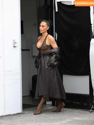Kim Kardashian photo #5517