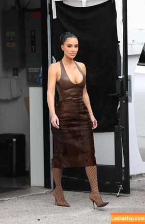 Kim Kardashian photo #5520
