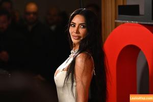 Kim Kardashian photo #5534