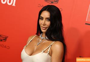 Kim Kardashian photo #5552