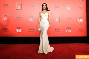 Kim Kardashian photo #5555