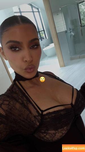Kim Kardashian photo #5599