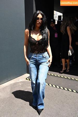 Kim Kardashian photo #5600