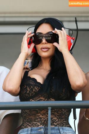 Kim Kardashian photo #5606
