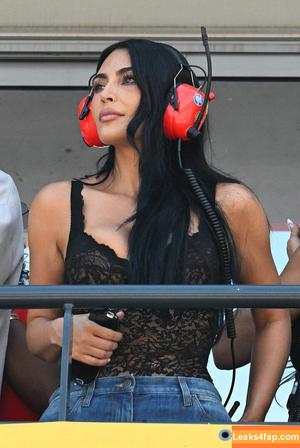 Kim Kardashian photo #5608