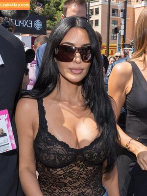 Kim Kardashian photo #5610