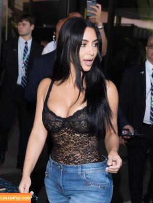 Kim Kardashian photo #5614
